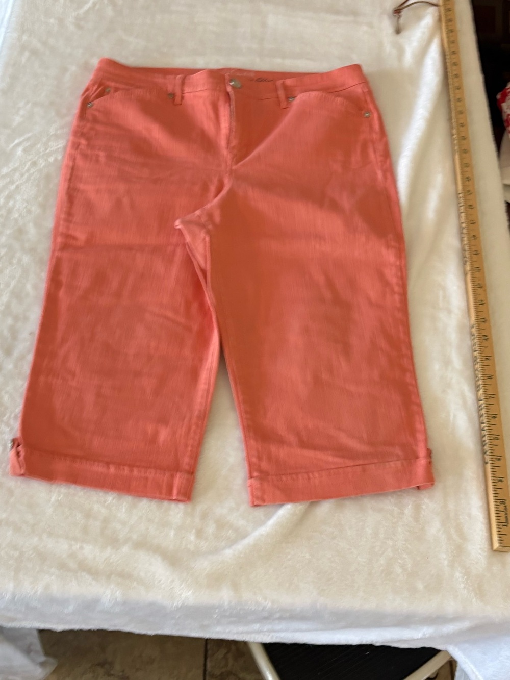 Gloria Vanderbilt Coral Pink Bermuda capris